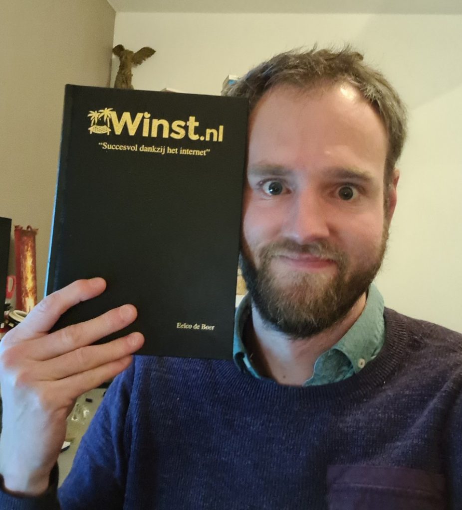 Op deze foto zie je het boek Succesvol dankzij het internet van Eelco de Boer