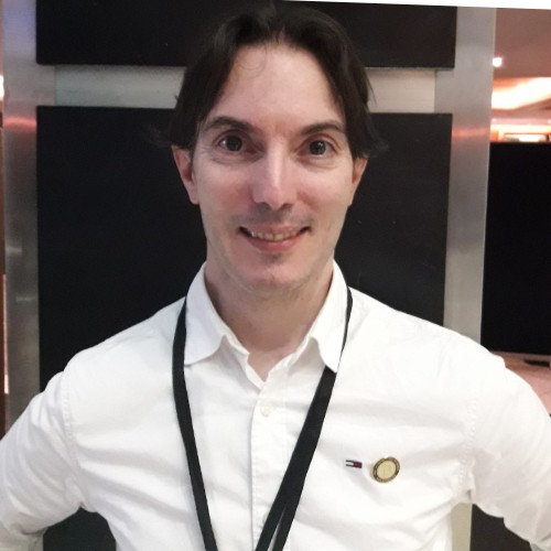 Op deze foto zie je Jan Robert Schutte, 1 van de oprichters van de cursus x10 met crypto