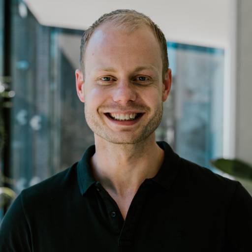 Op deze foto zie je Tonny Loorbach, 1 van de 2 oprichters van Phoenix Software